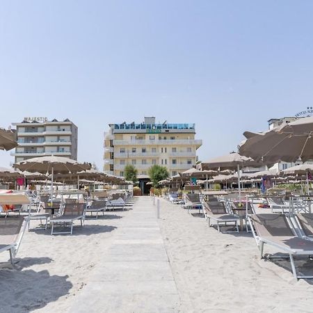 Hotel Byron Milano Marittima Bagian luar foto