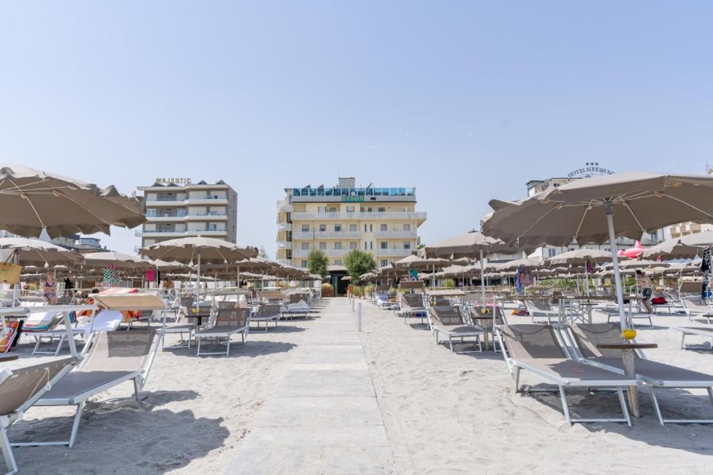 Hotel Byron Milano Marittima Bagian luar foto