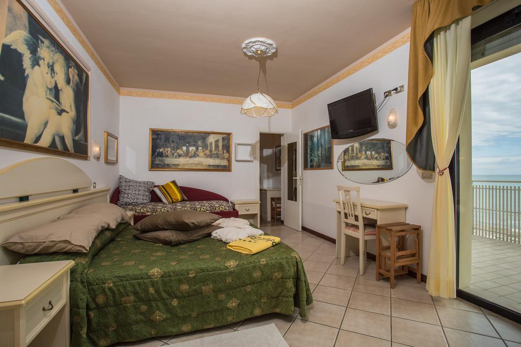 Hotel Byron Milano Marittima Bagian luar foto
