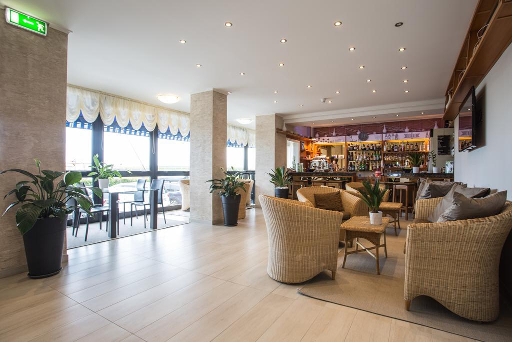 Hotel Byron Milano Marittima Bagian luar foto