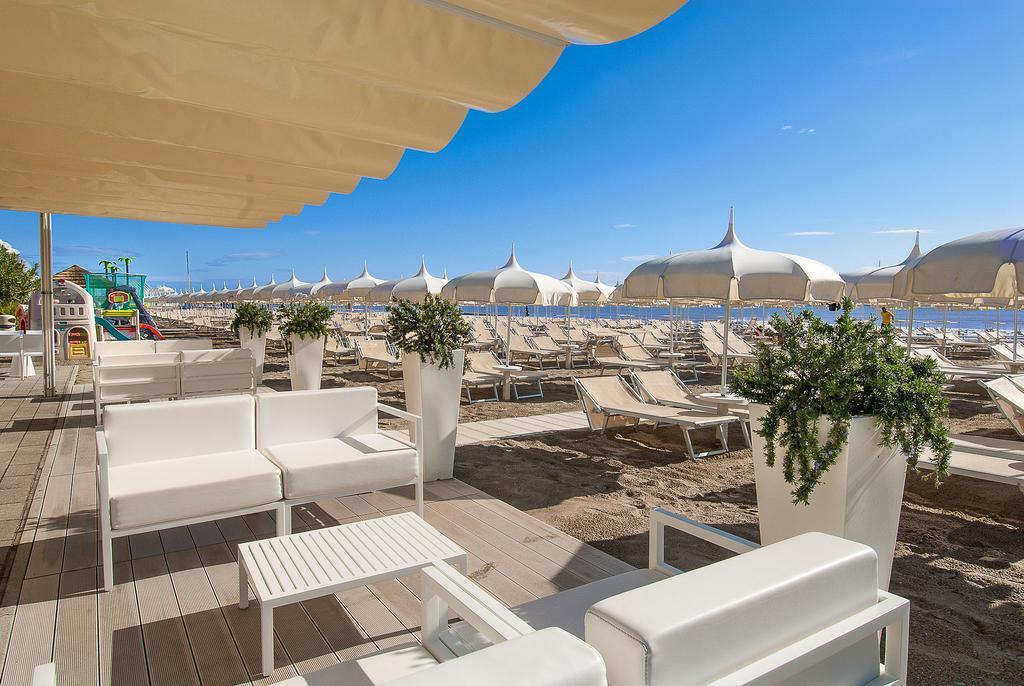 Hotel Byron Milano Marittima Bagian luar foto