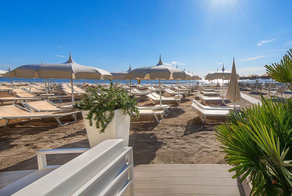 Hotel Byron Milano Marittima Bagian luar foto