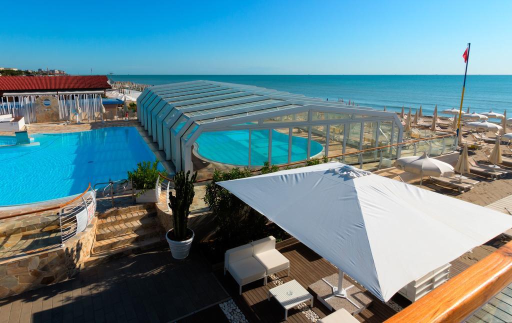 Hotel Byron Milano Marittima Bagian luar foto