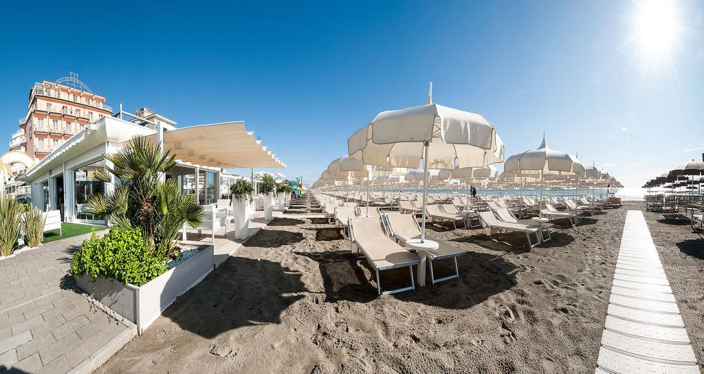 Hotel Byron Milano Marittima Bagian luar foto