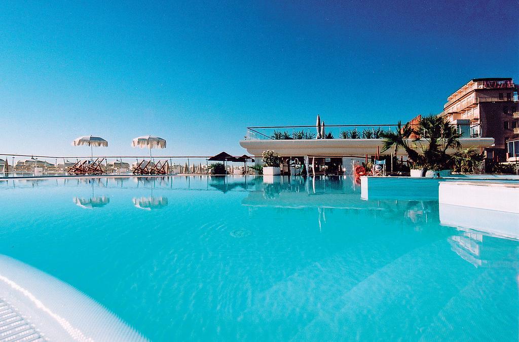Hotel Byron Milano Marittima Bagian luar foto