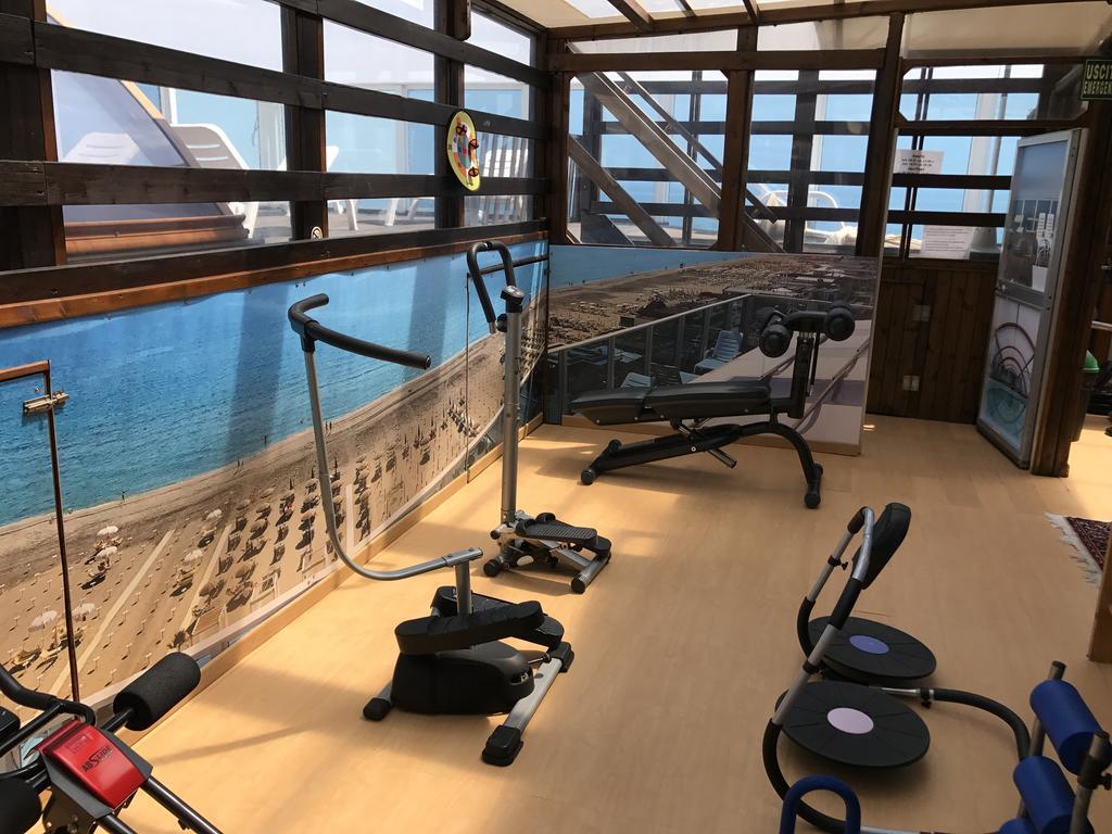 Hotel Byron Milano Marittima Bagian luar foto