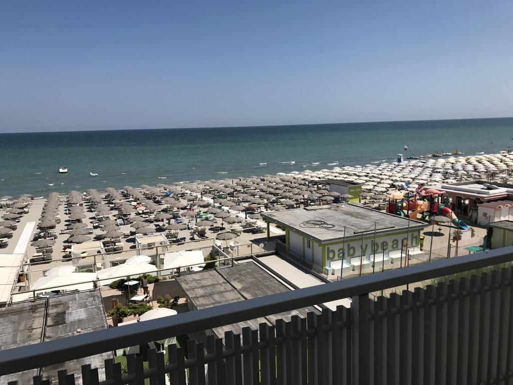 Hotel Byron Milano Marittima Bagian luar foto