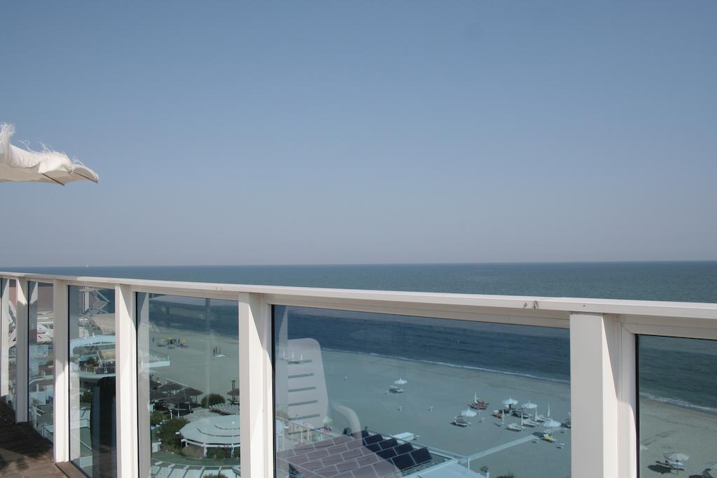 Hotel Byron Milano Marittima Bagian luar foto