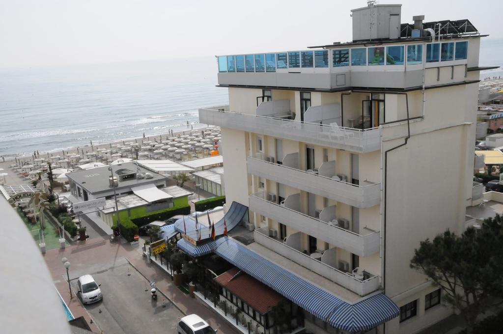 Hotel Byron Milano Marittima Bagian luar foto