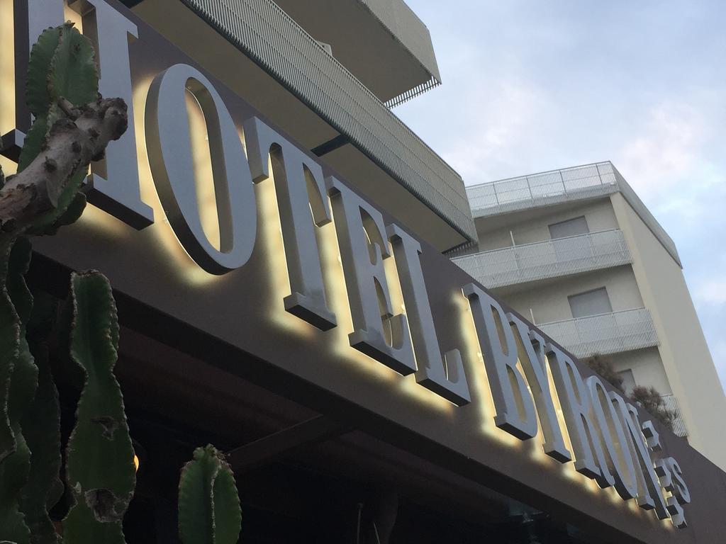 Hotel Byron Milano Marittima Bagian luar foto