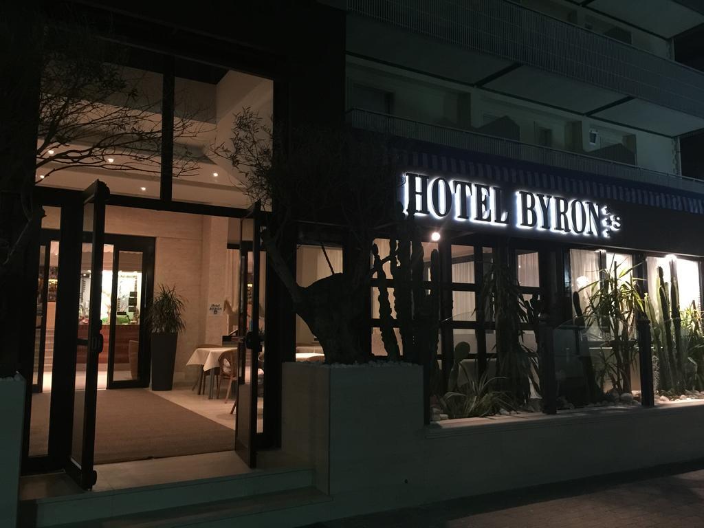 Hotel Byron Milano Marittima Bagian luar foto