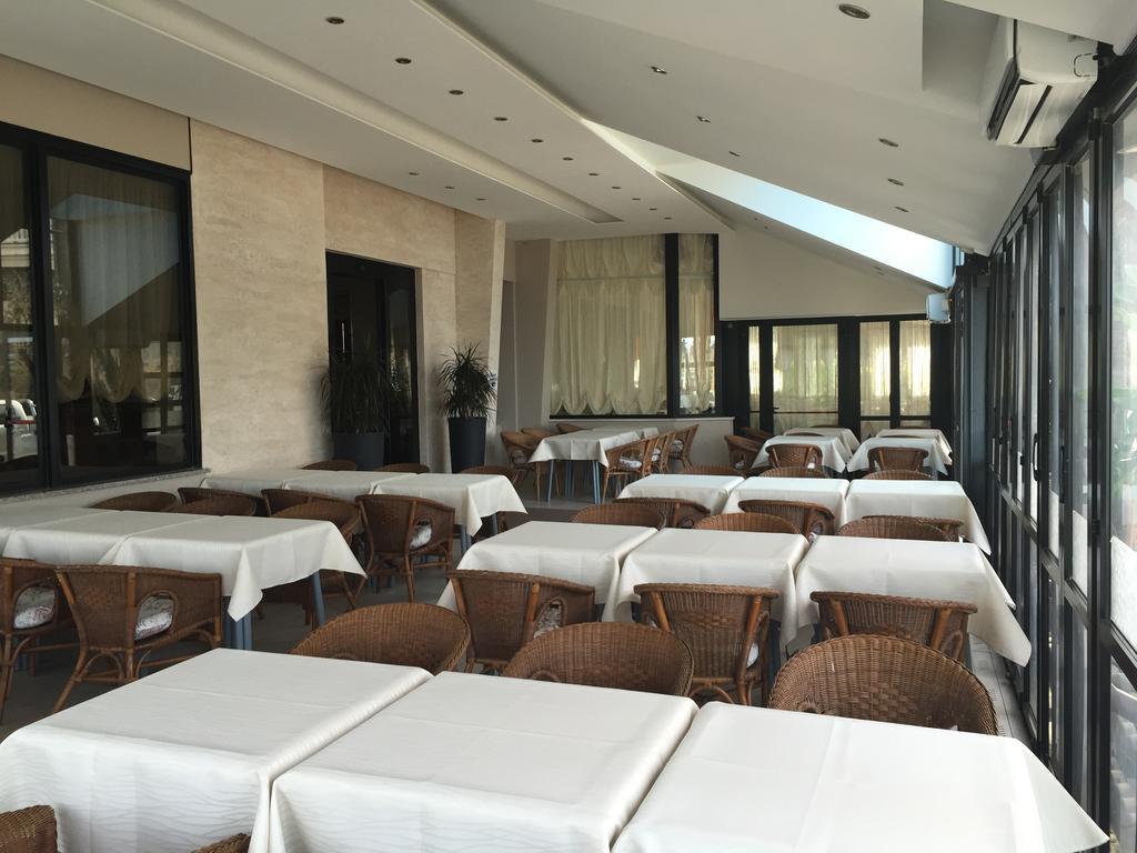 Hotel Byron Milano Marittima Bagian luar foto