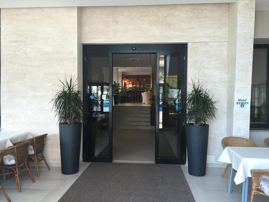 Hotel Byron Milano Marittima Bagian luar foto