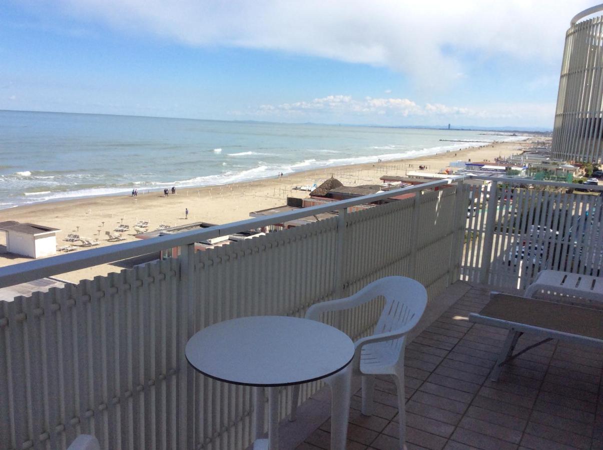 Hotel Byron Milano Marittima Bagian luar foto