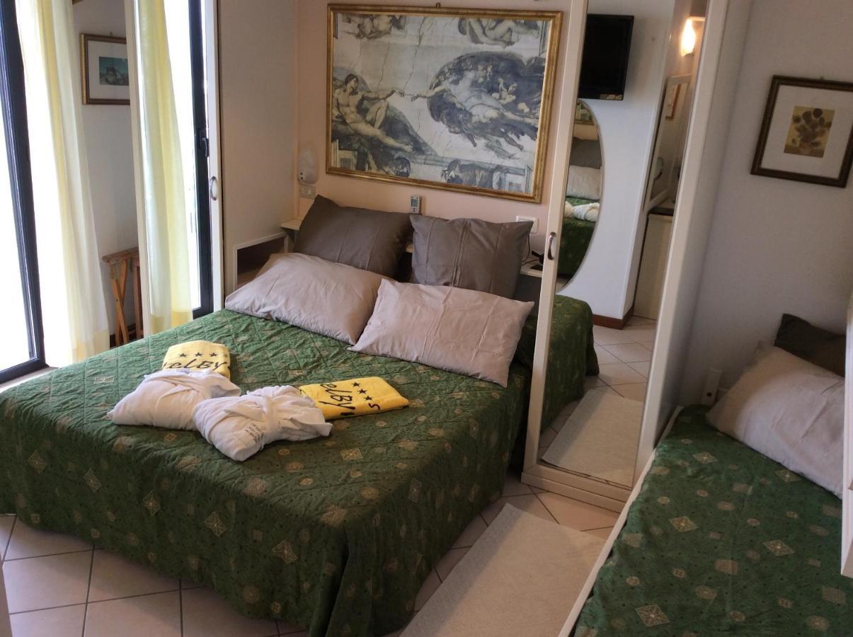 Hotel Byron Milano Marittima Bagian luar foto