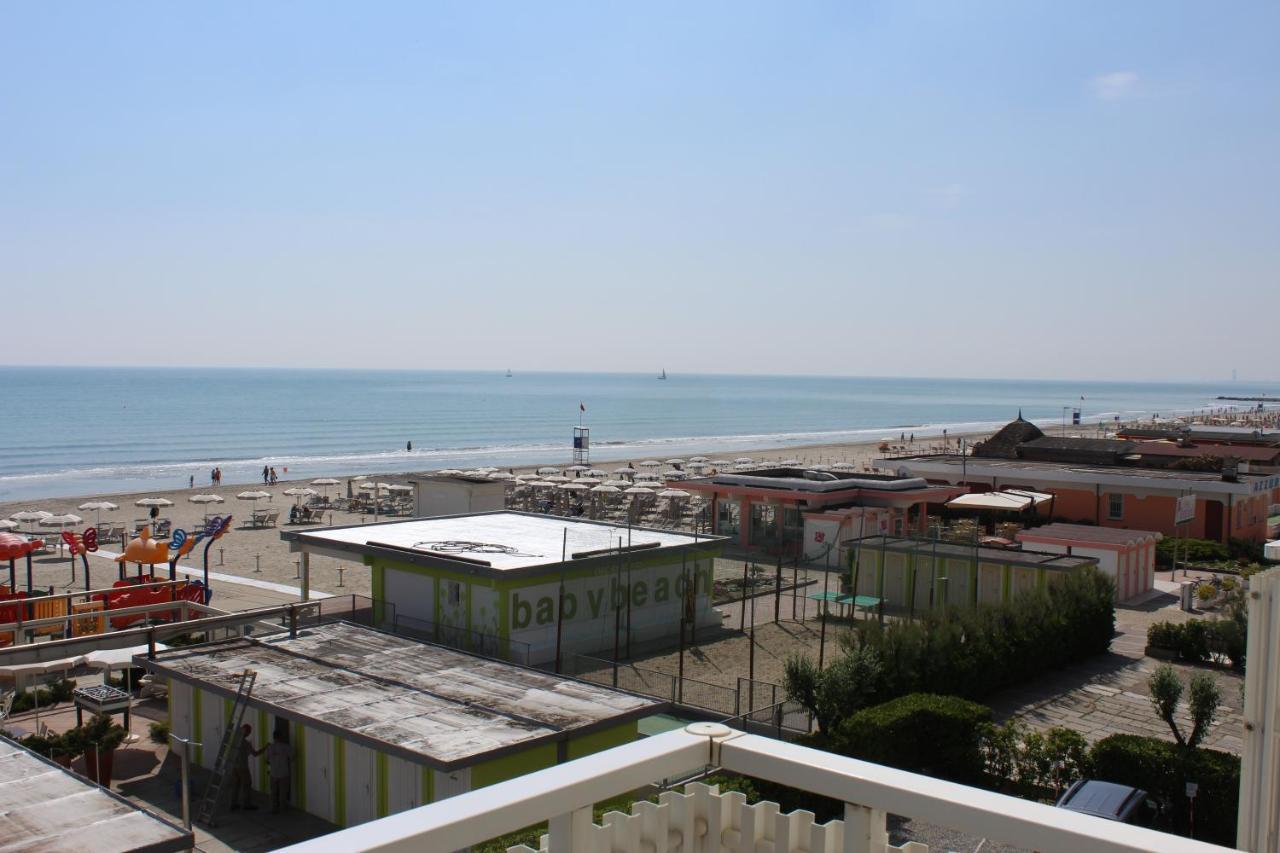 Hotel Byron Milano Marittima Bagian luar foto