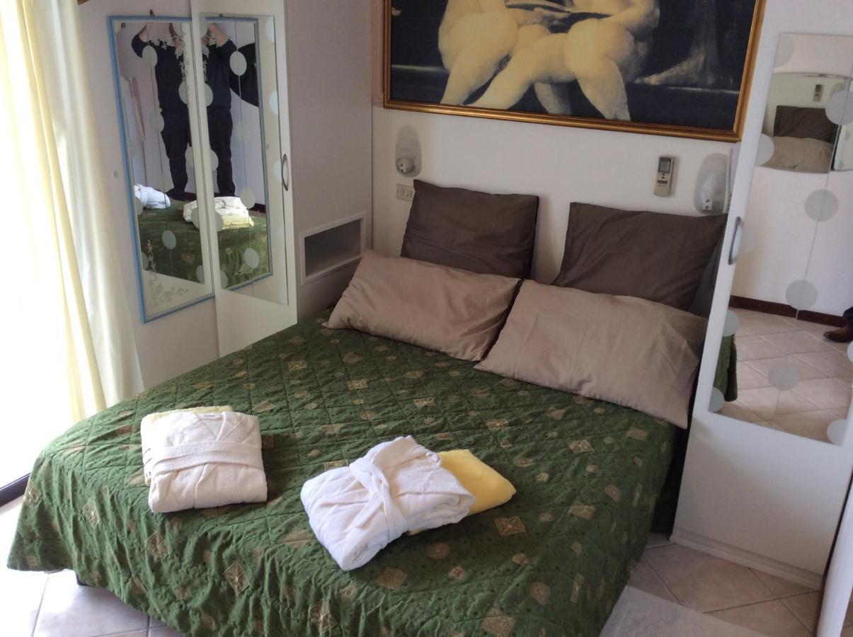 Hotel Byron Milano Marittima Bagian luar foto