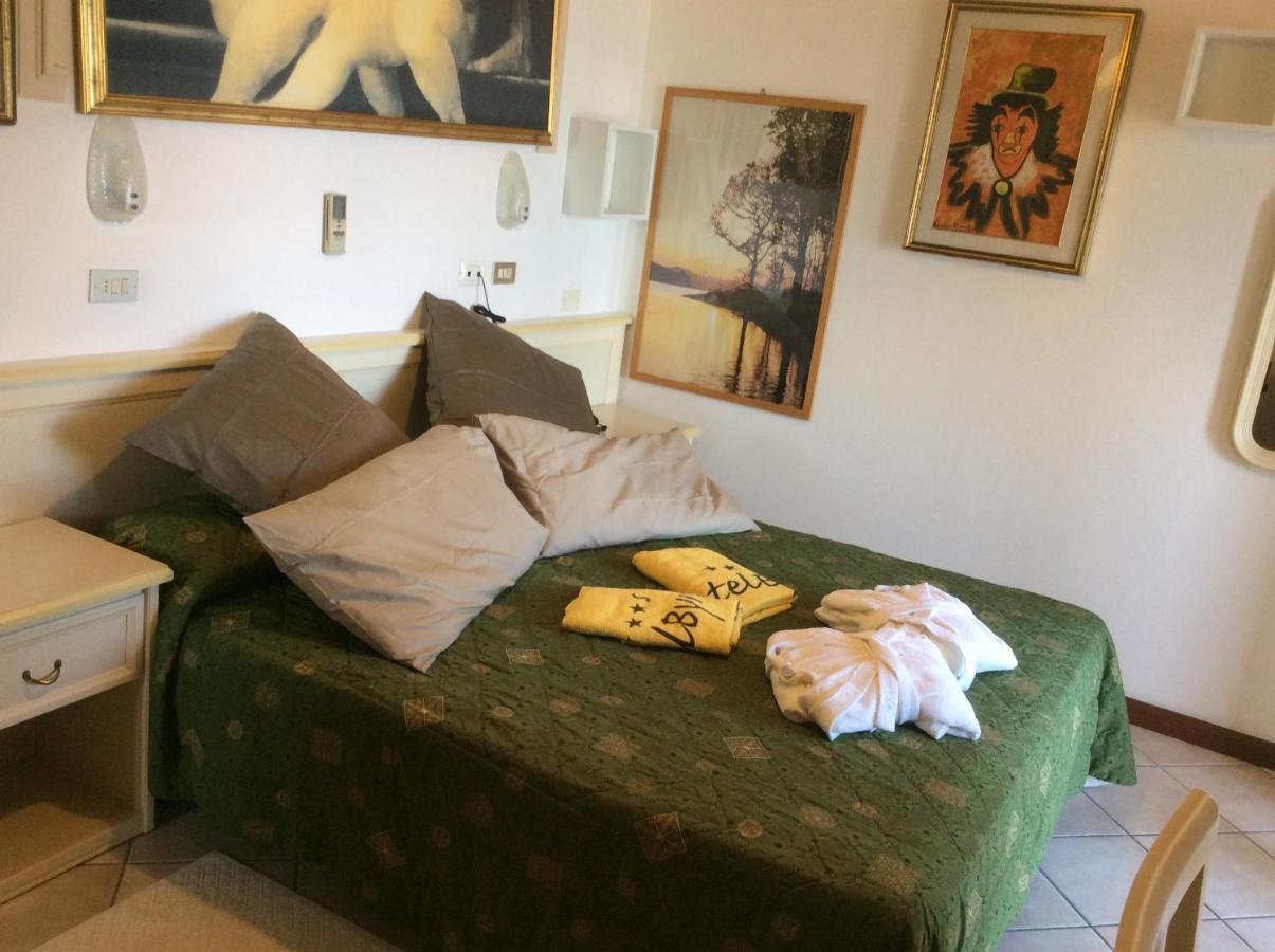 Hotel Byron Milano Marittima Bagian luar foto